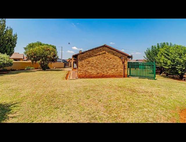 4 BEDROOM HOUSE FOR SALE IN SPRUIT VIEW